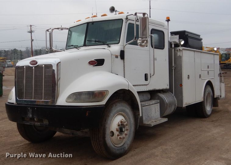 image for item FX9038 2007 Peterbilt 335 service truck
