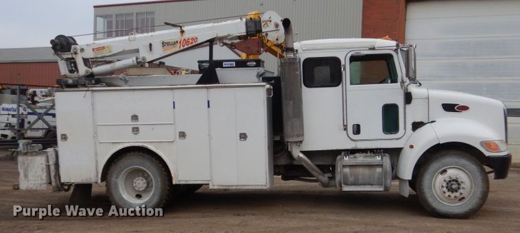 image for item FX9038 2007 Peterbilt 335 service truck