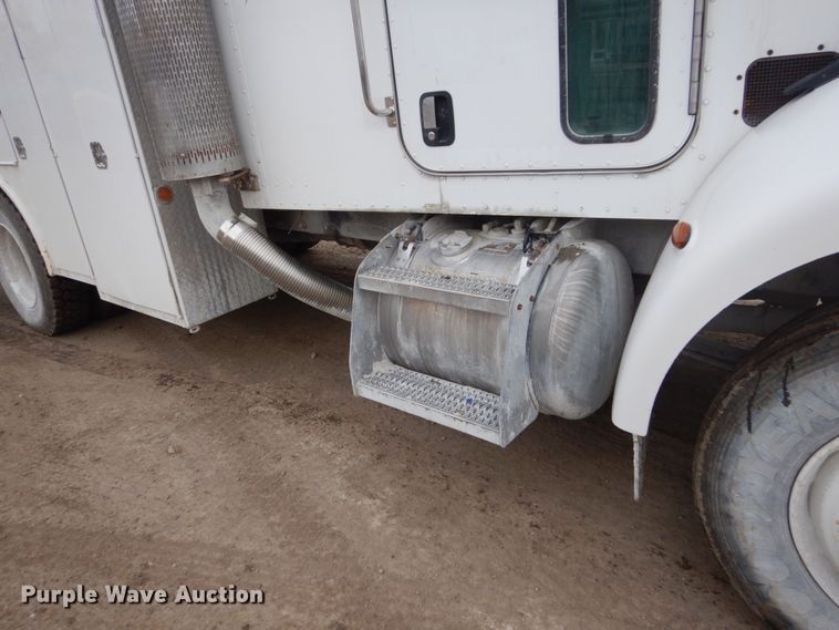 image for item FX9038 2007 Peterbilt 335 service truck