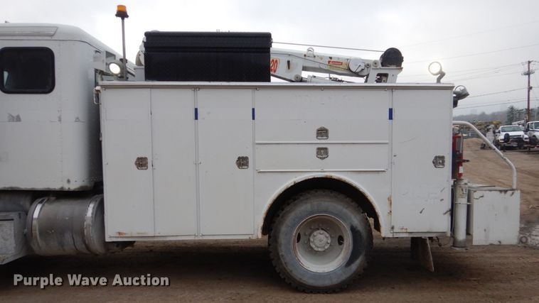 image for item FX9038 2007 Peterbilt 335 service truck