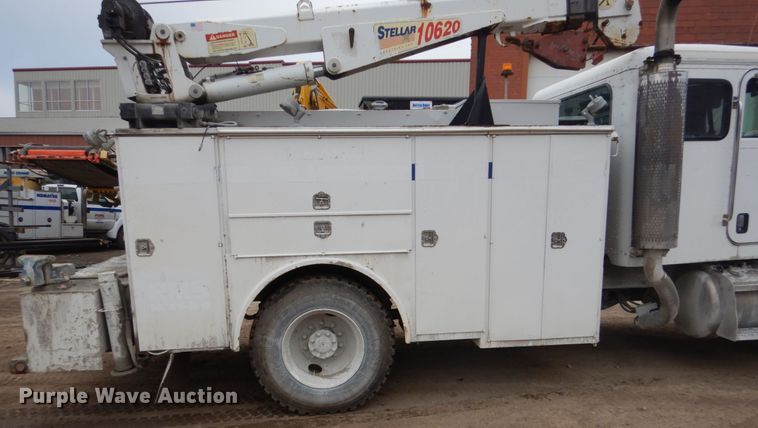 image for item FX9038 2007 Peterbilt 335 service truck