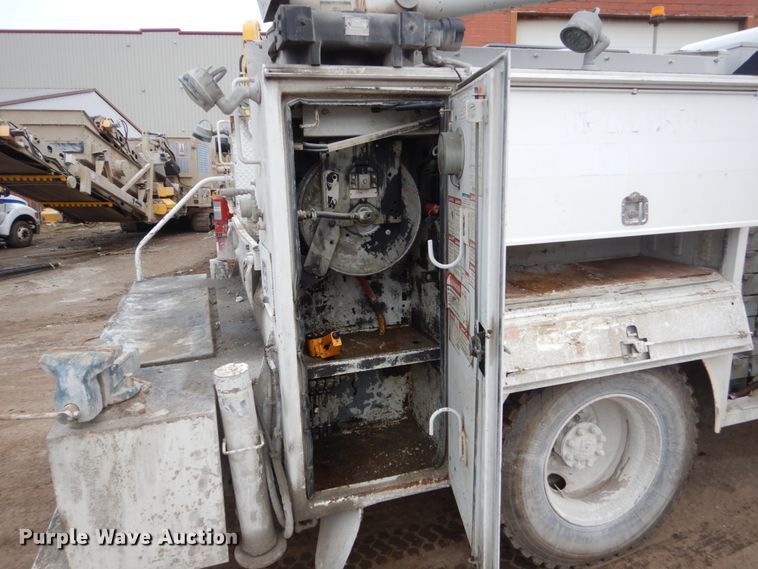 image for item FX9038 2007 Peterbilt 335 service truck