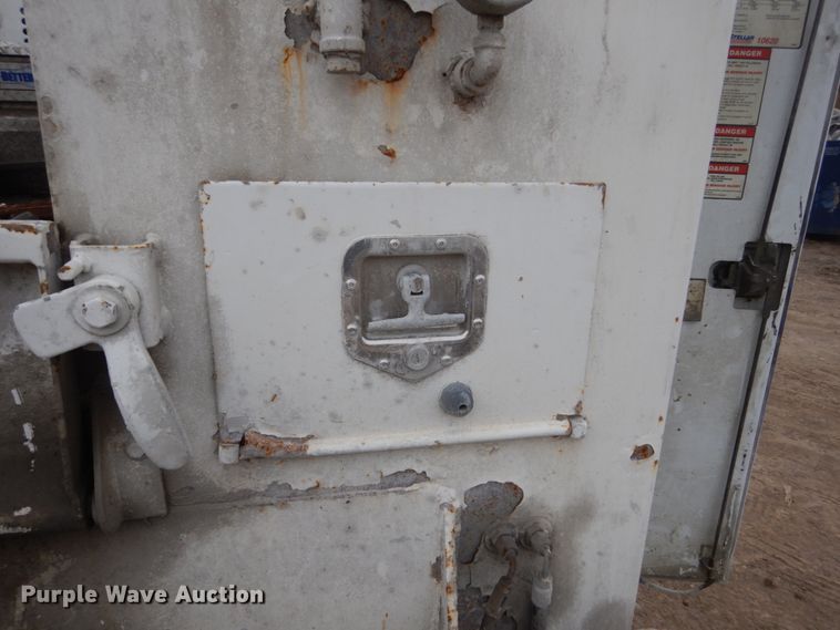 image for item FX9038 2007 Peterbilt 335 service truck