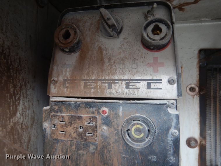 image for item FX9038 2007 Peterbilt 335 service truck