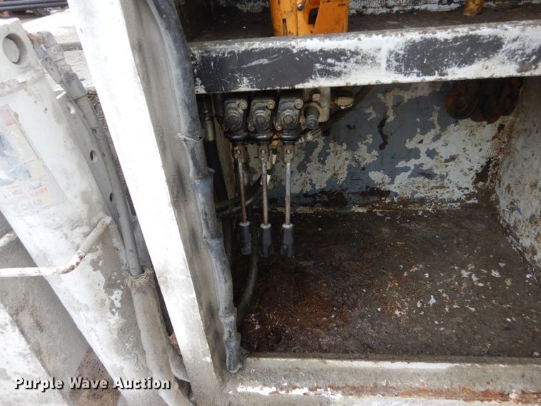 image for item FX9038 2007 Peterbilt 335 service truck