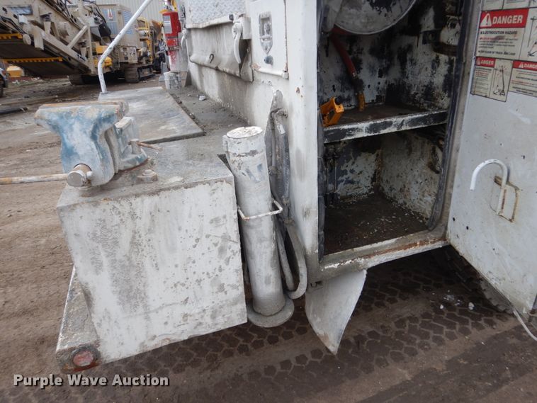 image for item FX9038 2007 Peterbilt 335 service truck