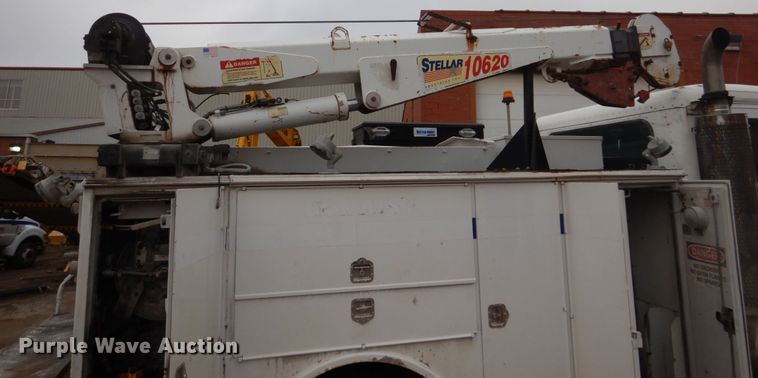 image for item FX9038 2007 Peterbilt 335 service truck