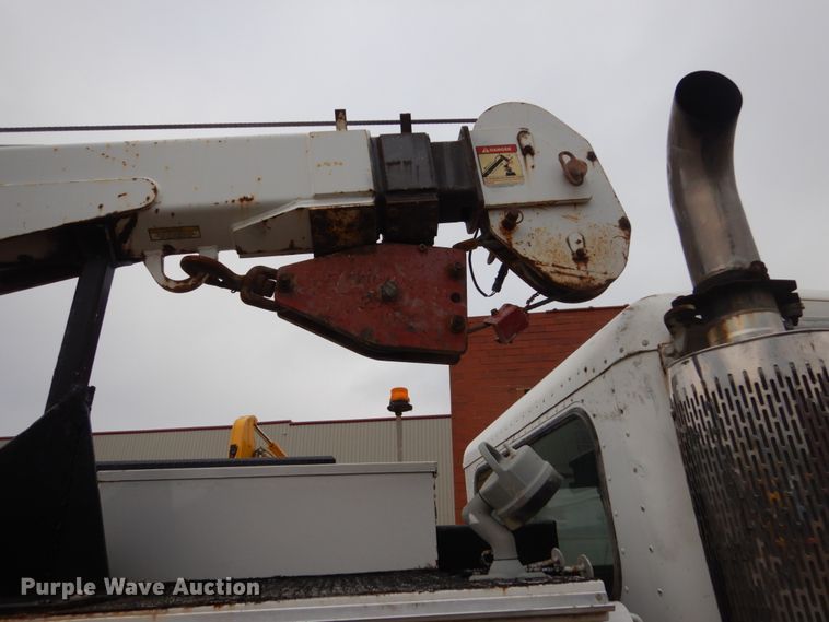 image for item FX9038 2007 Peterbilt 335 service truck