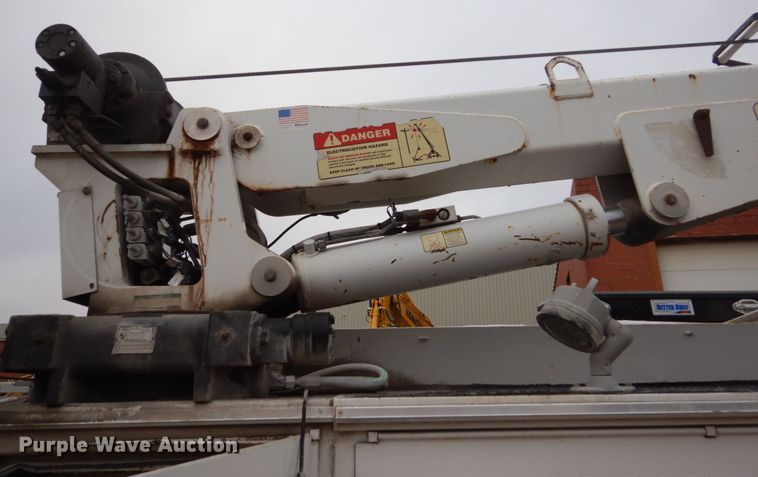 image for item FX9038 2007 Peterbilt 335 service truck