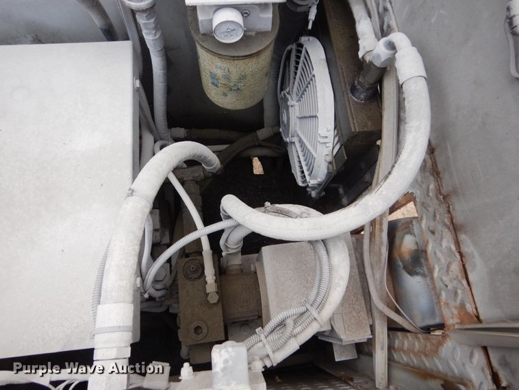 image for item FX9038 2007 Peterbilt 335 service truck