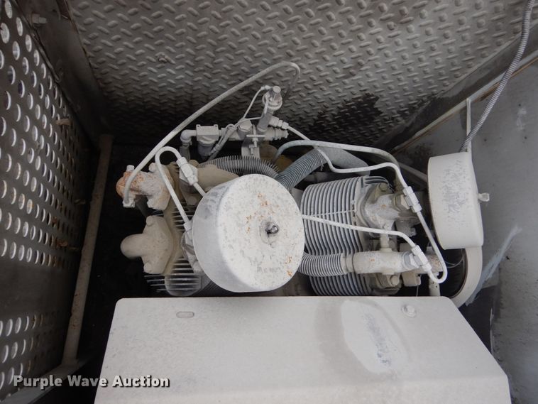 image for item FX9038 2007 Peterbilt 335 service truck