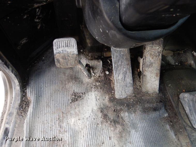 image for item FX9038 2007 Peterbilt 335 service truck