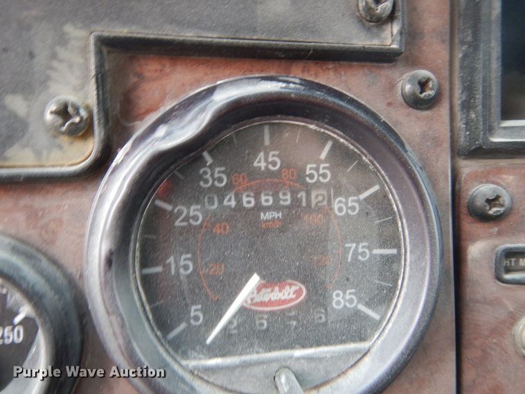 image for item FX9038 2007 Peterbilt 335 service truck