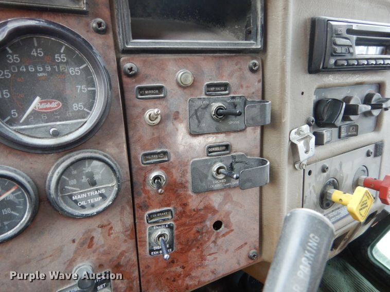 image for item FX9038 2007 Peterbilt 335 service truck