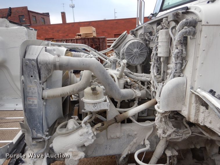 image for item FX9038 2007 Peterbilt 335 service truck