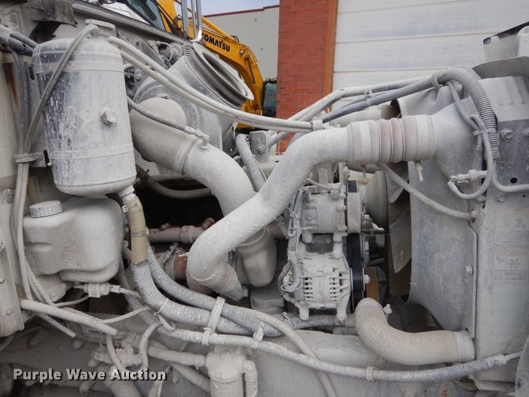 image for item FX9038 2007 Peterbilt 335 service truck