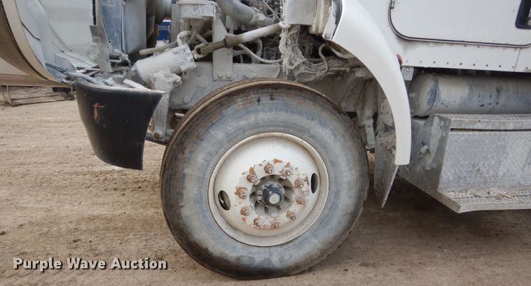 image for item FX9038 2007 Peterbilt 335 service truck