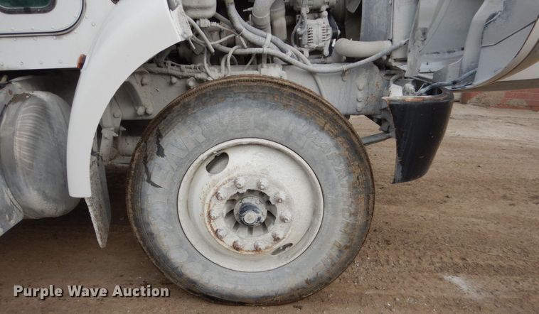 image for item FX9038 2007 Peterbilt 335 service truck