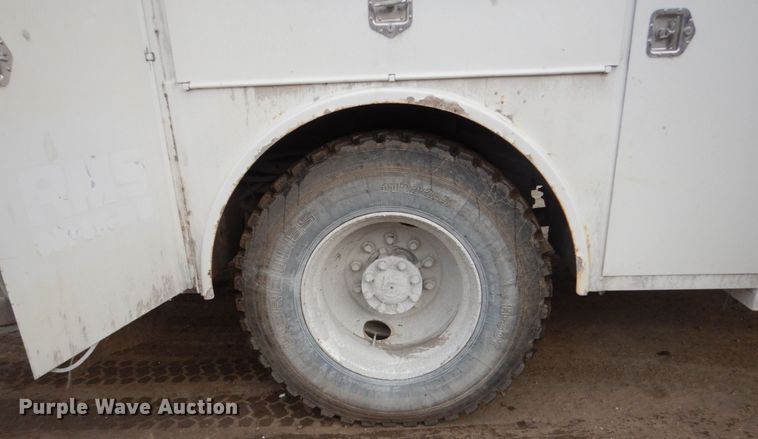 image for item FX9038 2007 Peterbilt 335 service truck