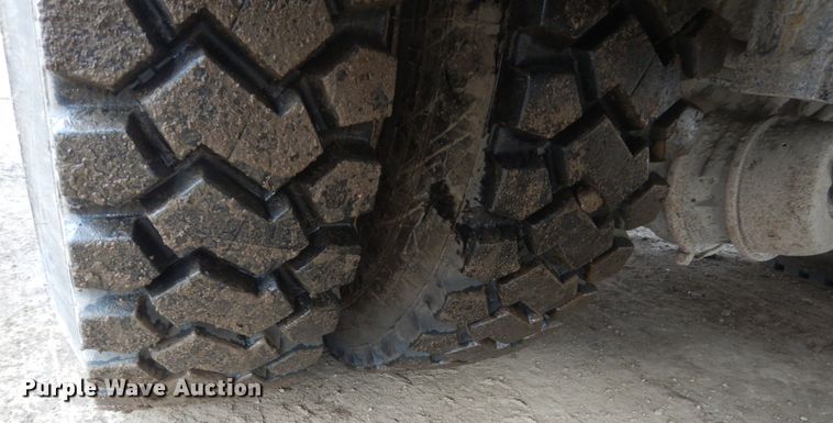 image for item FX9038 2007 Peterbilt 335 service truck