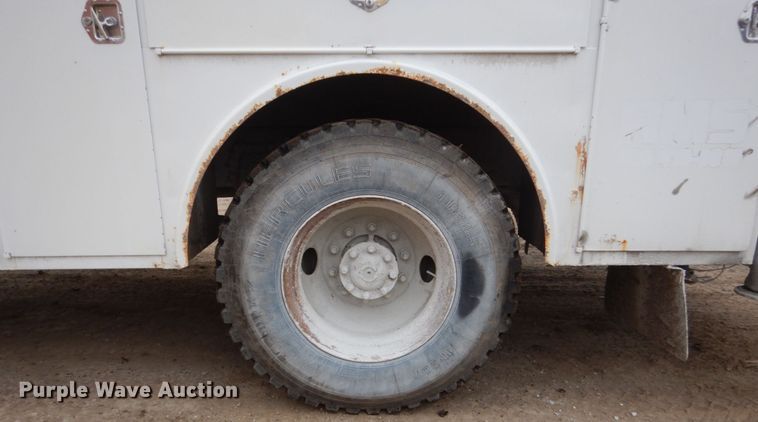 image for item FX9038 2007 Peterbilt 335 service truck