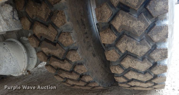 image for item FX9038 2007 Peterbilt 335 service truck