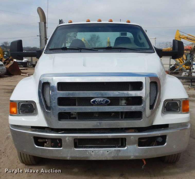 image for item FX9040 2013 Ford F650 Super Duty service truck