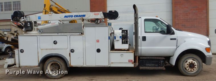 image for item FX9040 2013 Ford F650 Super Duty service truck