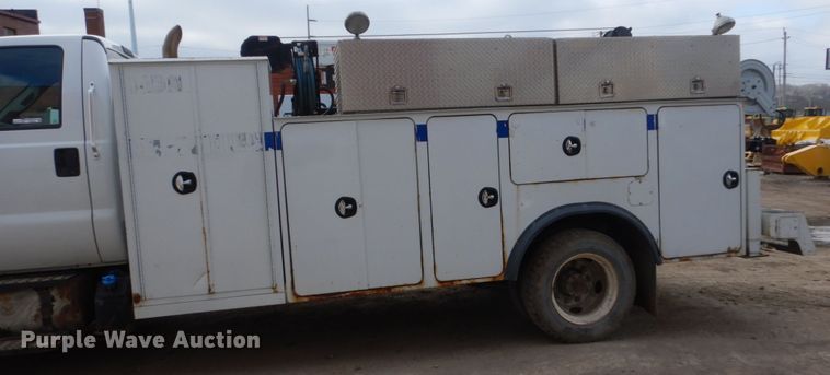image for item FX9040 2013 Ford F650 Super Duty service truck