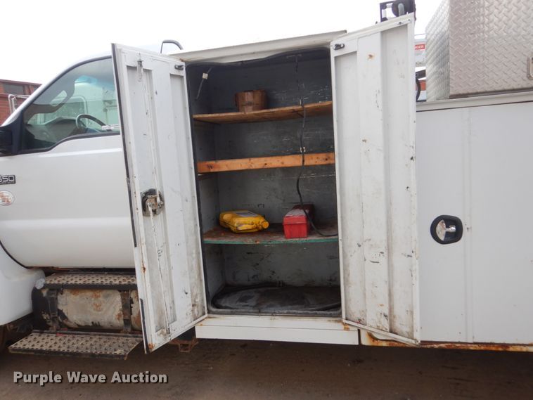 image for item FX9040 2013 Ford F650 Super Duty service truck