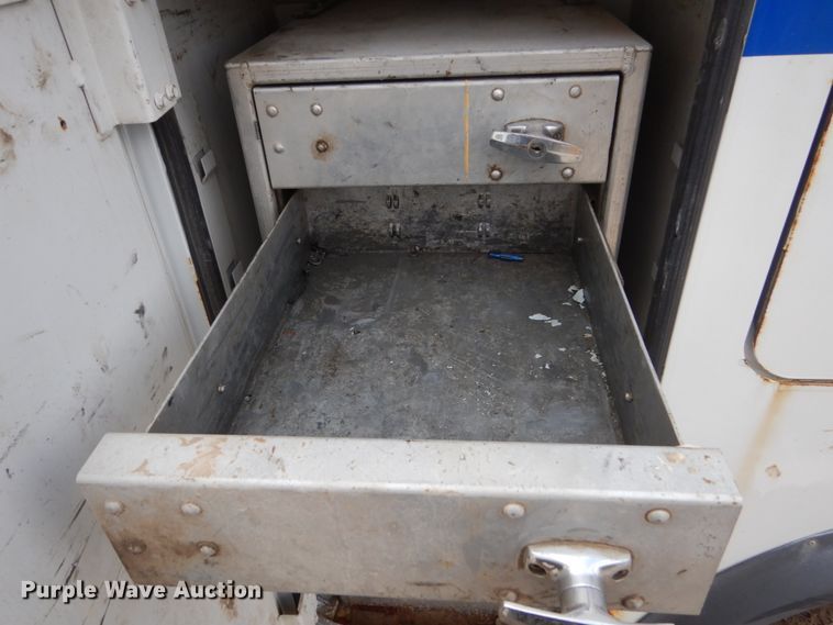 image for item FX9040 2013 Ford F650 Super Duty service truck