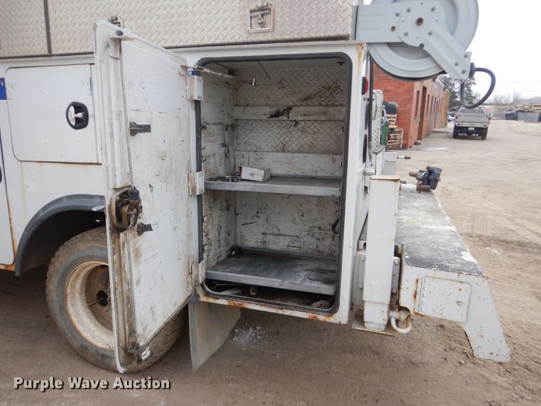 image for item FX9040 2013 Ford F650 Super Duty service truck