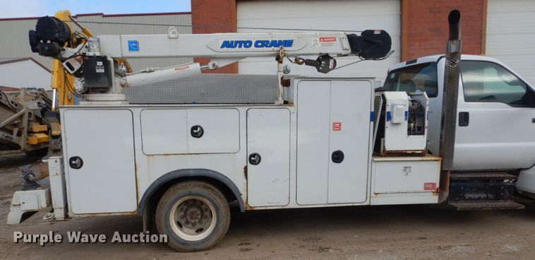 image for item FX9040 2013 Ford F650 Super Duty service truck