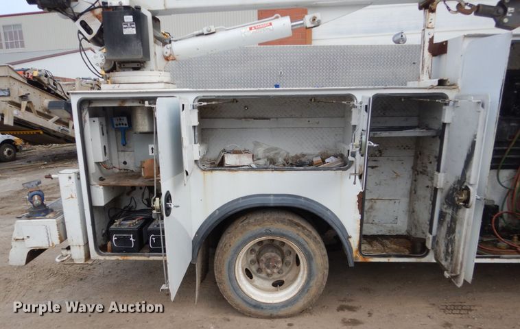 image for item FX9040 2013 Ford F650 Super Duty service truck