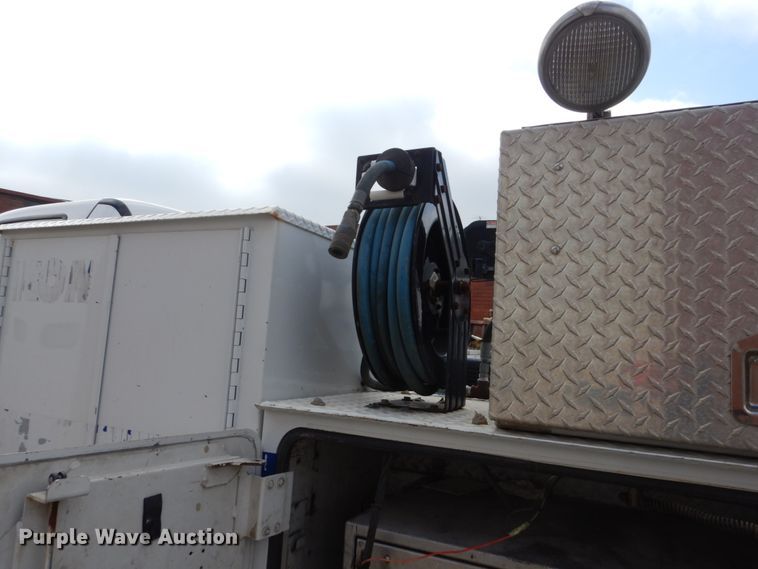 image for item FX9040 2013 Ford F650 Super Duty service truck