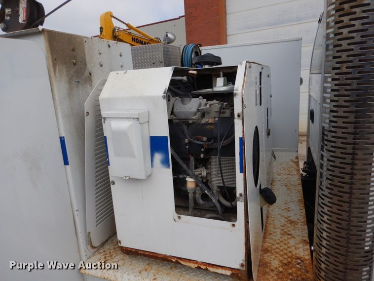 image for item FX9040 2013 Ford F650 Super Duty service truck