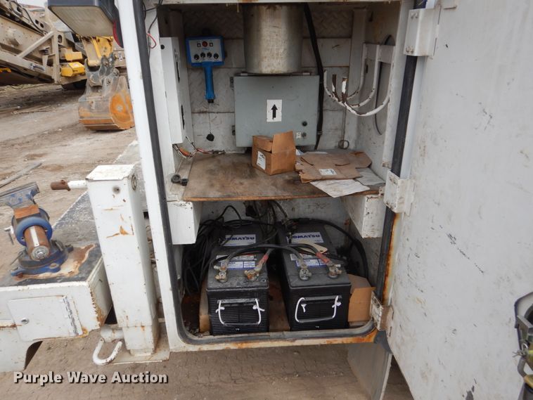 image for item FX9040 2013 Ford F650 Super Duty service truck