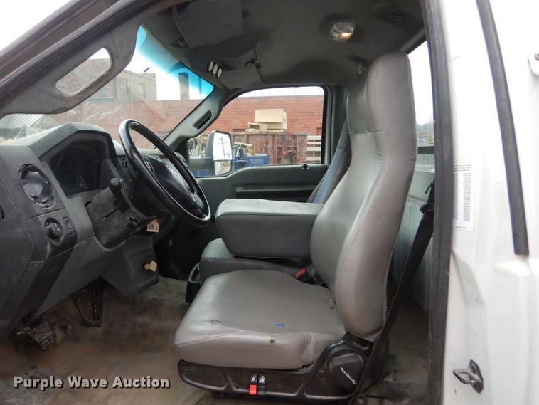 image for item FX9040 2013 Ford F650 Super Duty service truck