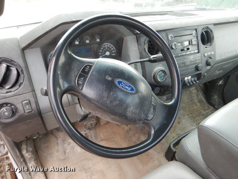 image for item FX9040 2013 Ford F650 Super Duty service truck