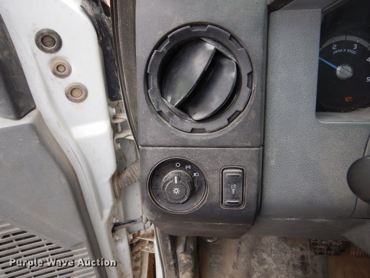 image for item FX9040 2013 Ford F650 Super Duty service truck