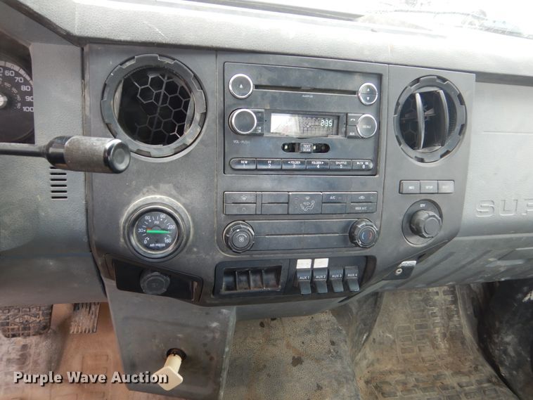 image for item FX9040 2013 Ford F650 Super Duty service truck