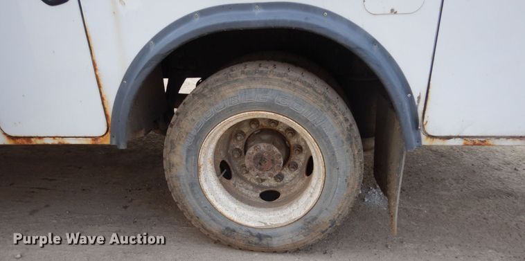 image for item FX9040 2013 Ford F650 Super Duty service truck