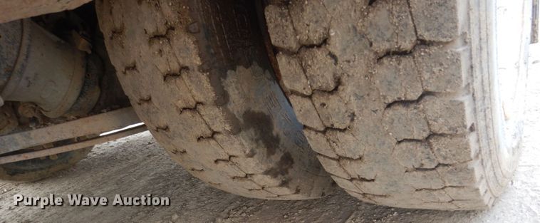 image for item FX9040 2013 Ford F650 Super Duty service truck