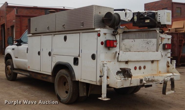 image for item FX9041 2004 Ford F550 Super Duty service truck