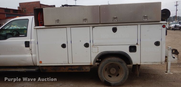 image for item FX9041 2004 Ford F550 Super Duty service truck