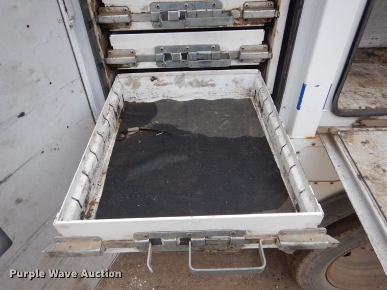 image for item FX9041 2004 Ford F550 Super Duty service truck