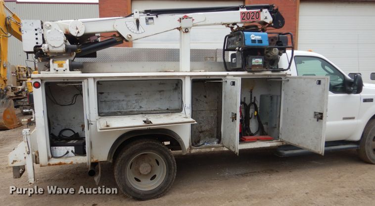 image for item FX9041 2004 Ford F550 Super Duty service truck