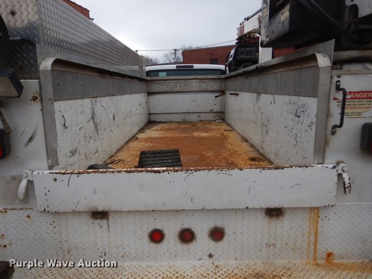 image for item FX9041 2004 Ford F550 Super Duty service truck