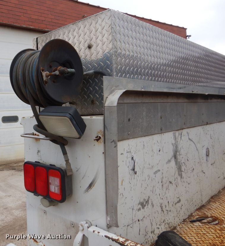 image for item FX9041 2004 Ford F550 Super Duty service truck