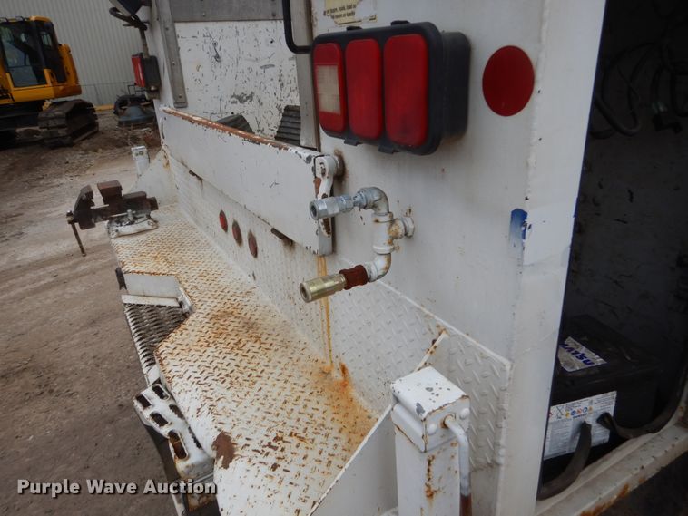 image for item FX9041 2004 Ford F550 Super Duty service truck